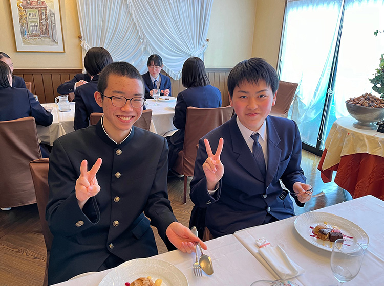フランス料理ランチを愉しむ中3生 ふくし英数教室 